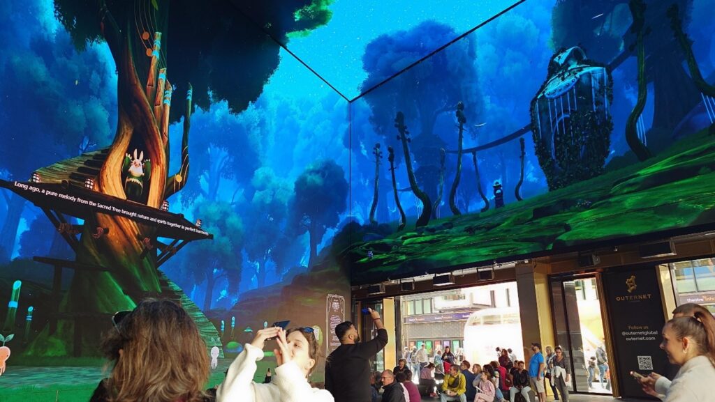 kuvassa Outernet, kuva Johanna Kauranen